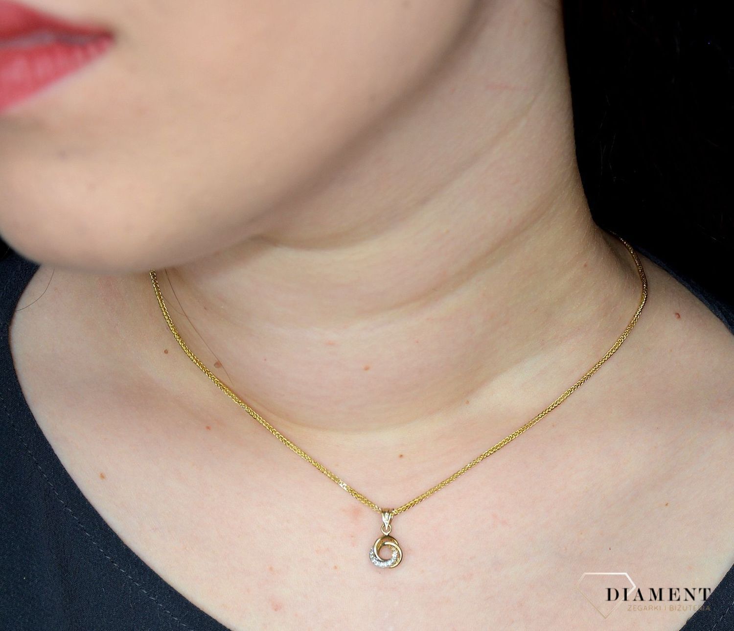 Złota zawieszka 333 plecione kółeczko z białym złotem i cyrkoniami GR-X07 XLB8996.jpg